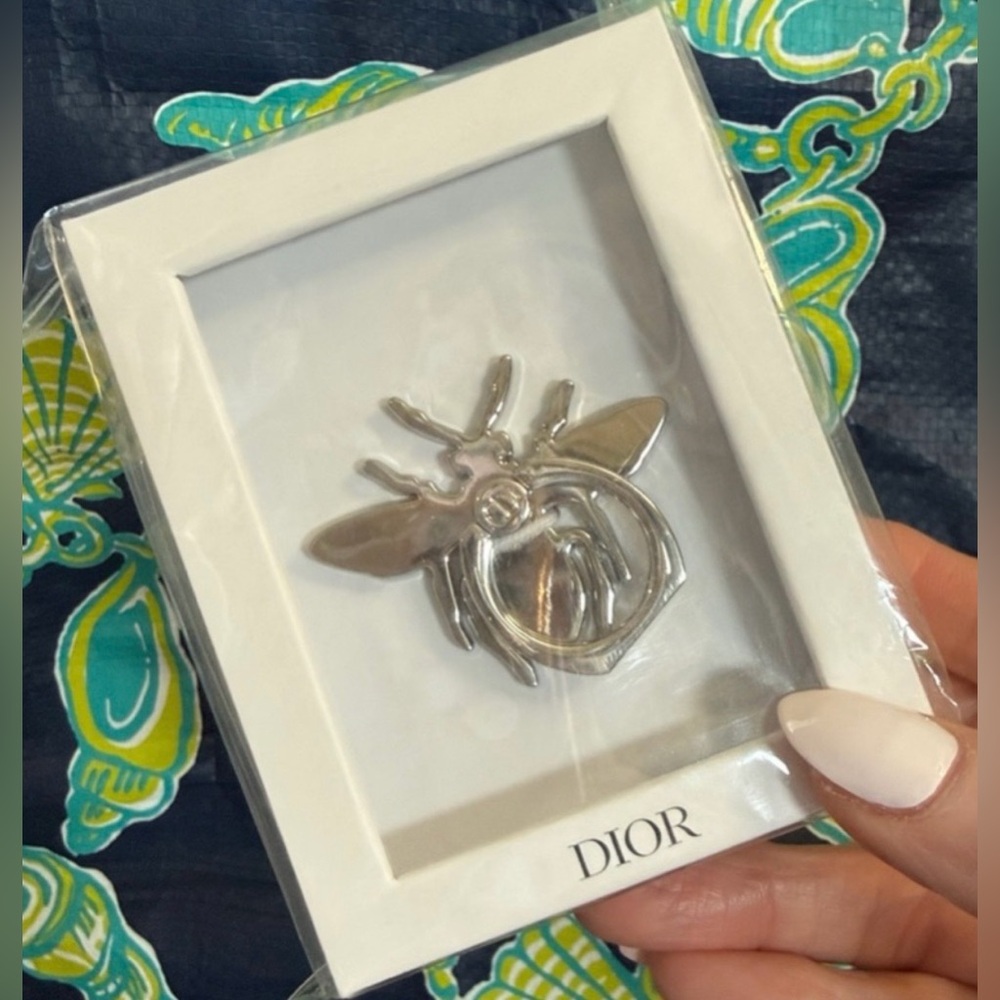 Dior- NIB! Silver Bee 🐝 Phone Ring Holder